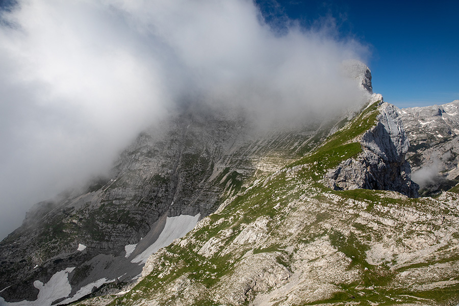 Tosc
Tosc posnet s sedla med Velikim Draškim vrhom in Toscem.
Ključne besede: veliki draški vrh tosc