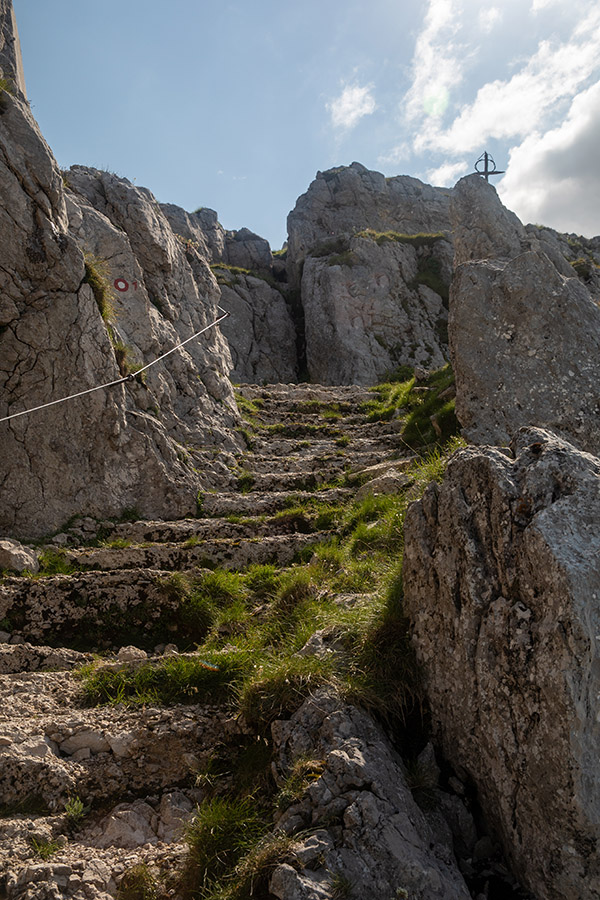 Stopnice na Batognico
V skalo izklesane stopnice iz časa I. Svetovne vojne.
Ključne besede: batognica