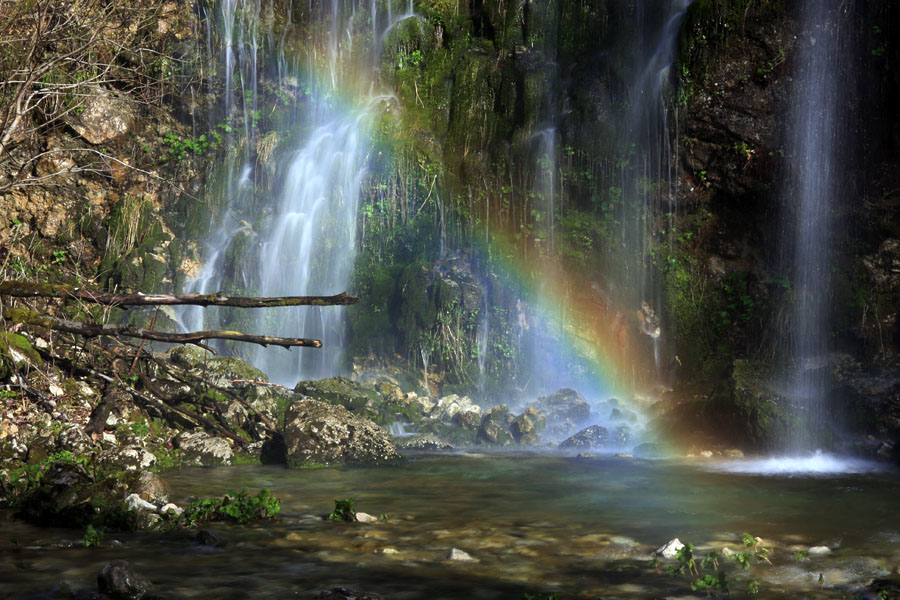 Slapovi z mavrico
Pozno popoldne se slapovom potoka Bistrica pridruži še mavrica.
Ključne besede: potok bistrica