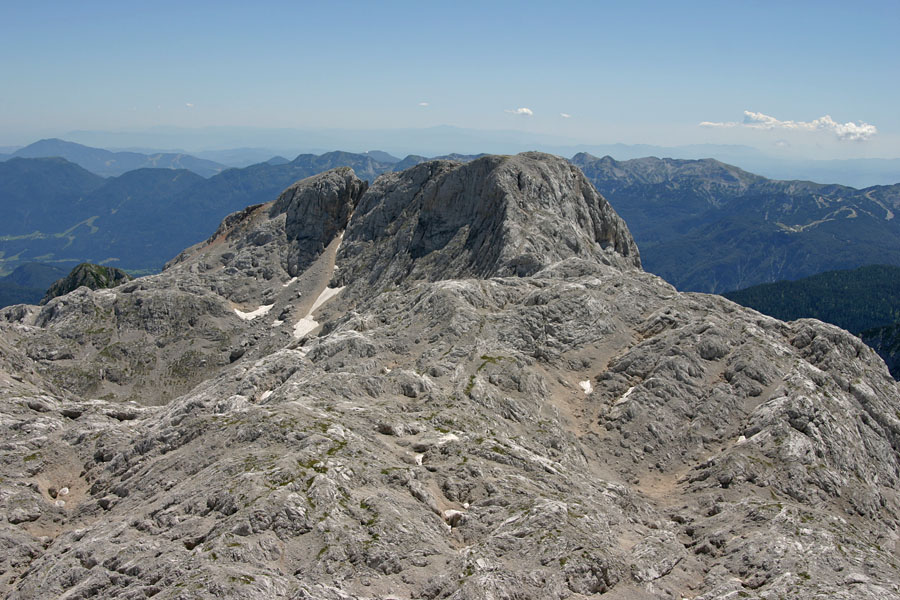 Debeli vrh z Vršakov
Severni greben Debelega vrha, po katerem je tudi mogoč dostop nanj. Z Vršakov.
Ključne besede: debeli vrh severni greben vršaki