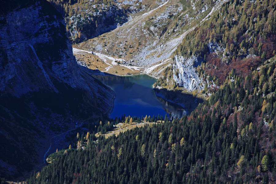 Pogled na jezero
Krnsko jezero z Velike Babe.
Ključne besede: krnsko jezero velika baba
