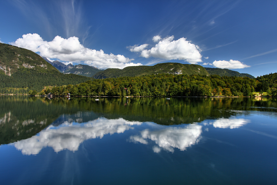 Zgodnja jesen II.
Zgodnja jesen na Bohinjskem jezeru.
Ključne besede: bohinj bohinjsko jezero