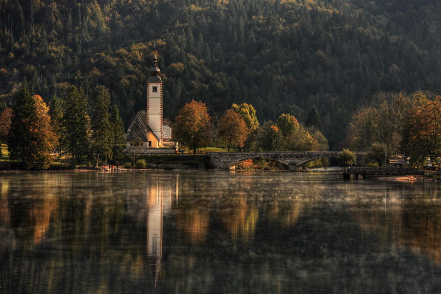 Prišla je jesen
Po daljšem času še ena Bohinjska "klasika". 
Ključne besede: bohinjsko jezero cerkev svetega janeza ribčev laz