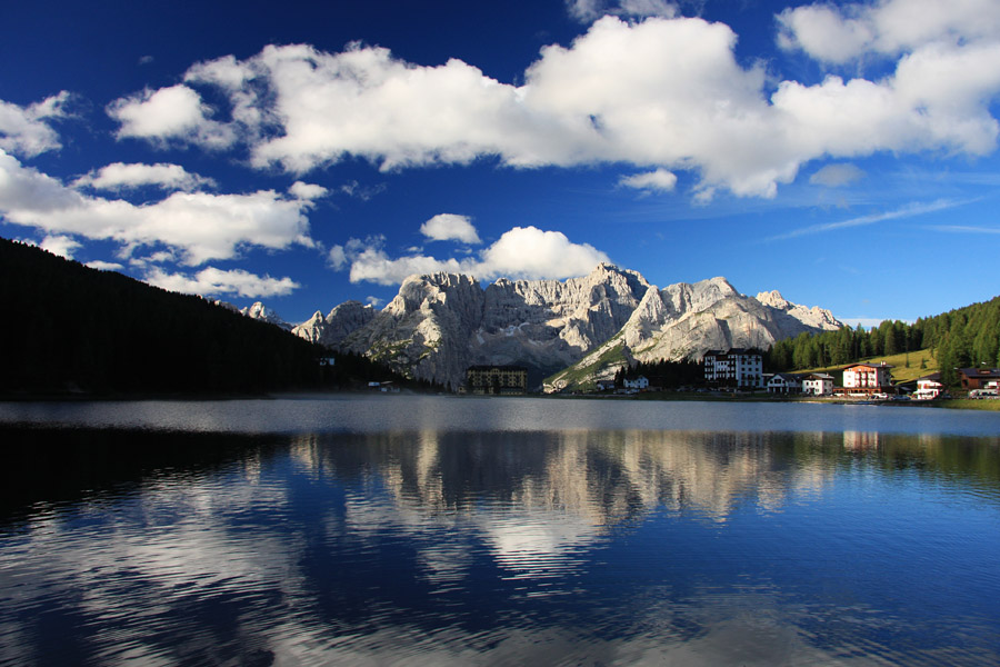 Misurina
Čudoviti kraj Misurina v Dolomitih.
Ključne besede: misurina dolomiti jezero