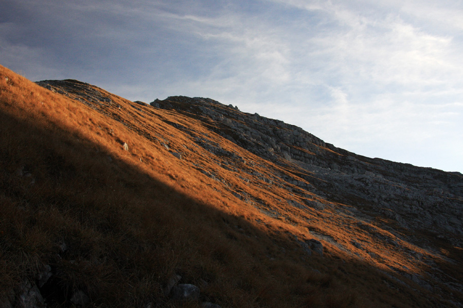 Travnik
Vrh Travnika v jutranjem soncu.
Ključne besede: travnik