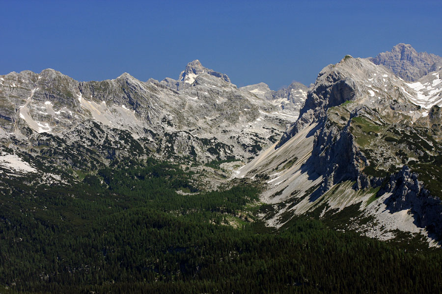 Na drugo stran
Razgled s Podrte gore v dolino 7J.
Ključne besede: podrta gora sedmera jezera 7j