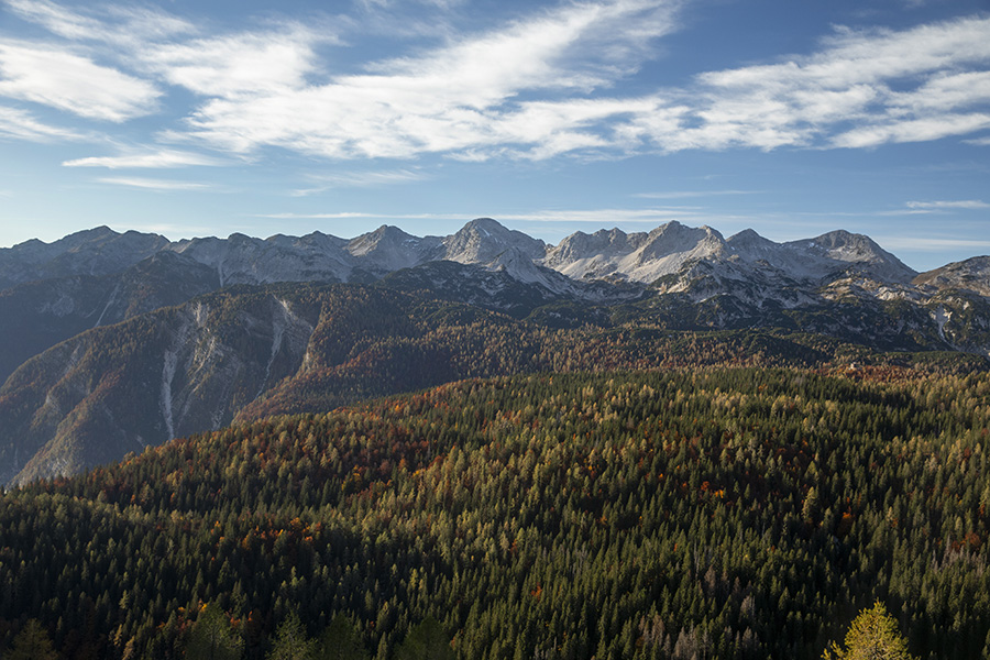 S poti Čez prode
S poti Čez Prode proti dolini Triglavskih jezer. Spodnje Bohinjske gore, desno je Komna.
Ključne besede: dolina triglavskih jezer 7j čez prode spodnje bohinjske gore komna