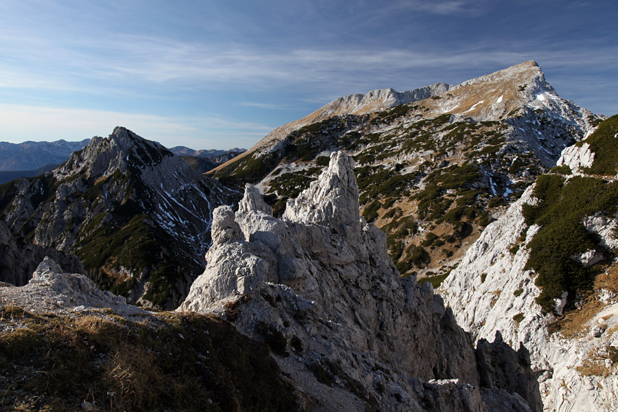 S Srenjskega prevala I.
Ablanca, Tosc in Veliki Draški vrh s Srenjskega prevala.
Ključne besede: srenjski preval sedlo ablanca veliki draški vrh tosc