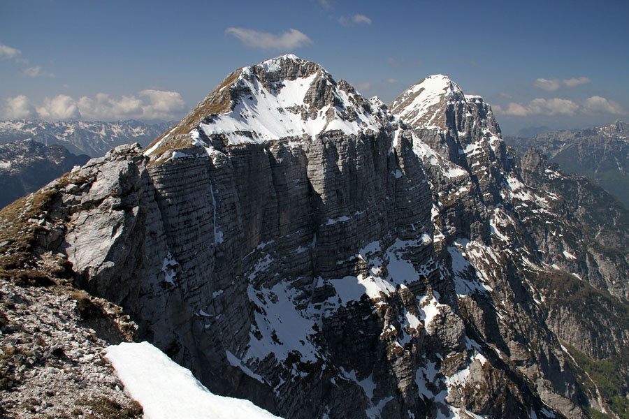 Zabuš
Severna prepadna stran Zabuša. Zadaj se vidi Strma peč, za njo pa se Julijske Alpe počasi končajo.
Ključne besede: zabus zabuš strma peč monte cimone