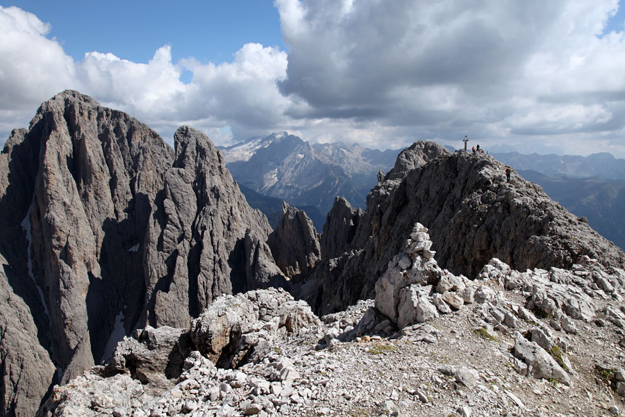 Sassopiatto
Sassopiatto s sosednjega kuclja.
Ključne besede: sassopiatto marmolada