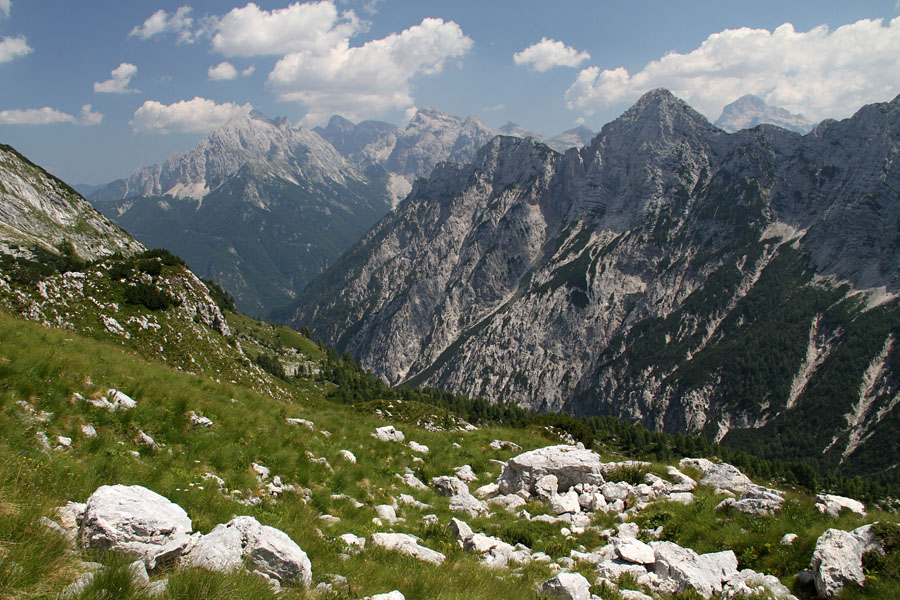 Za Razorcem II.
Svet za Razorcem nad planino Zapotok.
Ključne besede: za razorcem trentski pelc planina zapotok