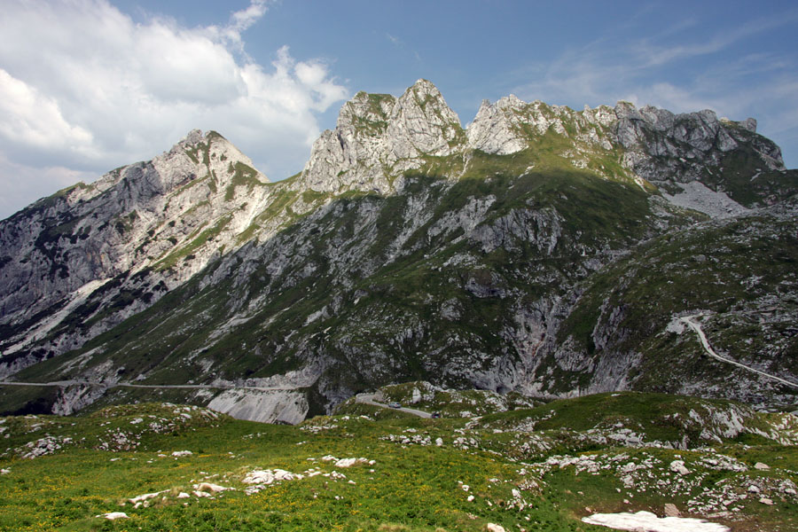 Špice
Skala, Visoka in Male špice ob Mangartu.
Ključne besede: skala visoka male špice špica mangart