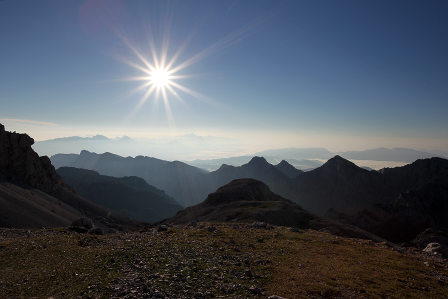 V sončen dan
Pred domom Planika.
Ključne besede: dom planika triglav