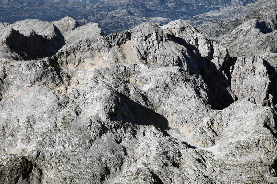 Sosedje III.
Proti Doliču in Kanjavcu zgleda svet kot pokrajina na luni. S Triglava.
Ključne besede: triglav kanjavec dolič