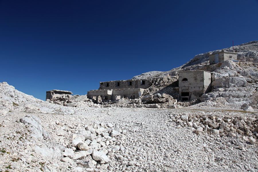 Morbegna
Bunker nad Morbegno je danes sameval. Se je pa velik del Morbegne že podrl.
Ključne besede: morbegna triglav