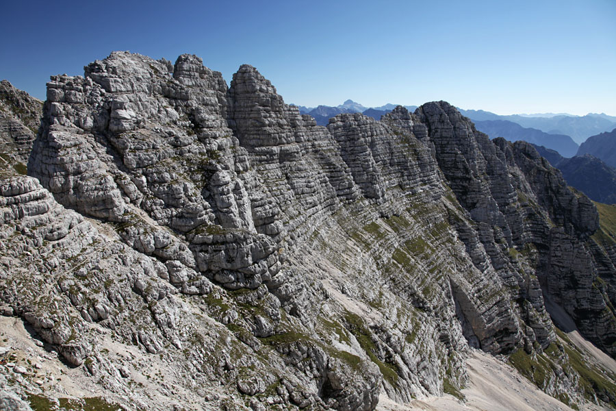 Pot Ceria Merlone IX.
Pot Ceria Merlone pod Špikom nad Špranjo. Pogled na prehojen del poti v jugozahodni steni Nižjih vrhov. 
Ključne besede: pot ceria merlone špik nad špranjo nižji vrhovi