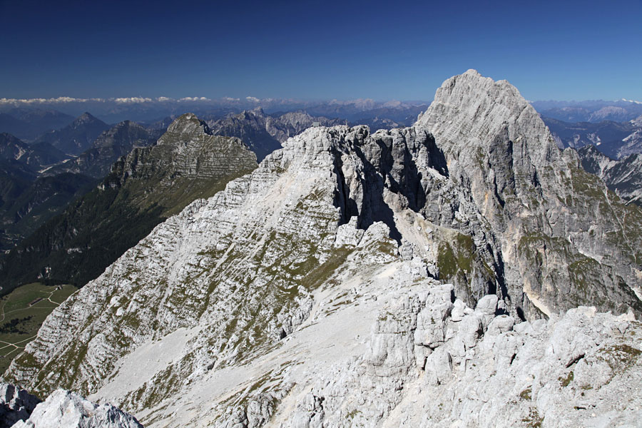 S Špika nad Špranjo II.
Strma peč, Montaž in Špik nad Nosom, na katerem je nov bivak.
Ključne besede: pot ceria merlone špik nad šprano nosom strma peč montaž