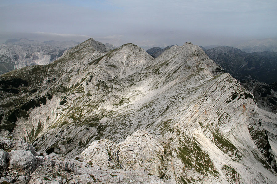 Z Vrha nad Škrbino
Tolminski Kuk, Zeleni vrh, Podrta gora in Vrh Konte.
Ključne besede: vrh nad škrbino tolminski kuk zeleni vrh podrta gora vrh konte