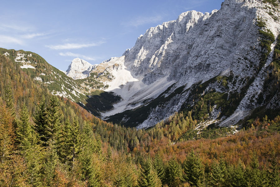 Ravni dol
Ravni dol in Lepo Špičje.
Ključne besede: ravni dol planina v plazeh lepo veliko špičje