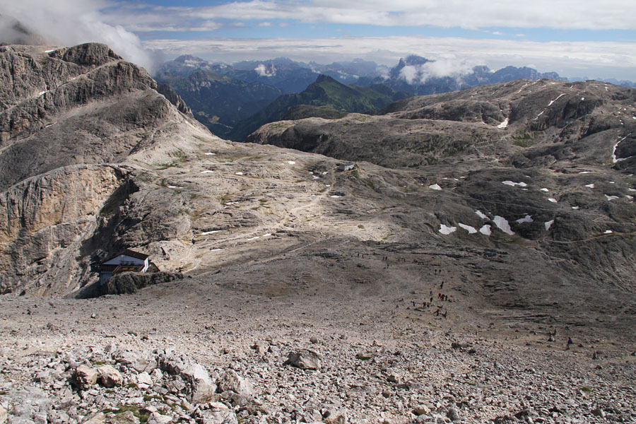 S Cime Rosette II.
S Cine Rosette. Žičnica in koča (Rif. Rosetta).
Ključne besede: cima rosetta