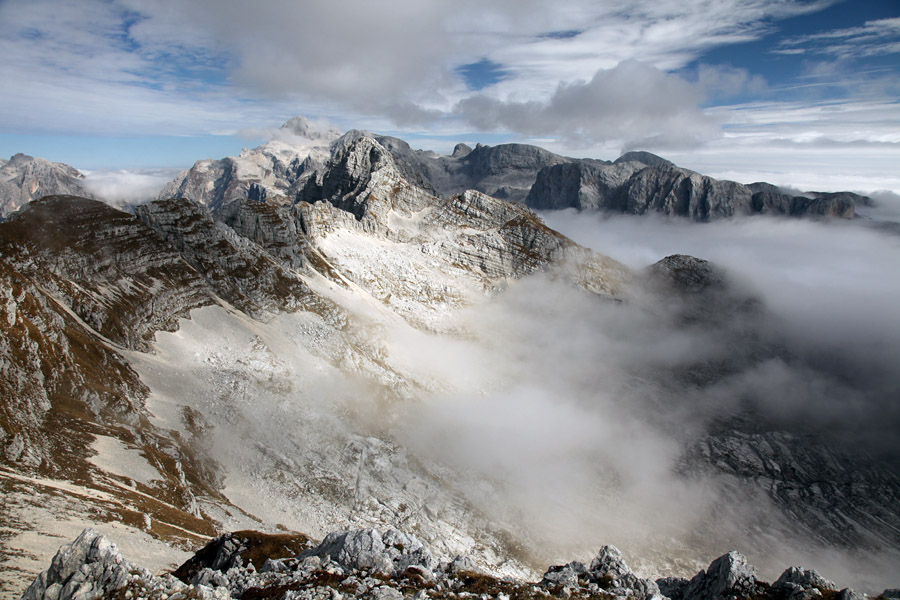 Megle pod Plaskim Voglom I.
S Plaskega Vogla proti Triglavu.
Ključne besede: plaski vogel lepo špičje zelnarica triglav dolina triglavskih jezer