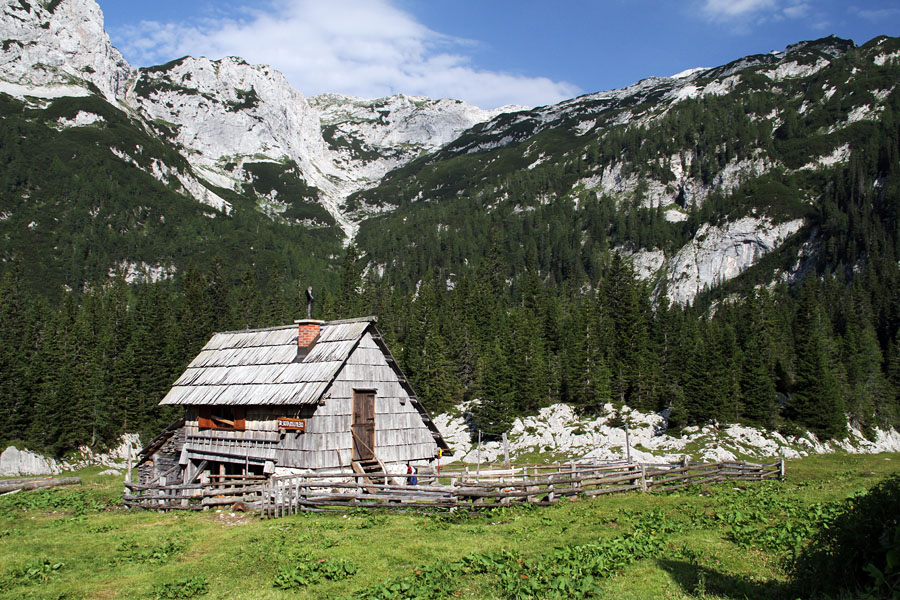 Planina v Lazu
Stan v planini Laz.
Ključne besede: planina laz