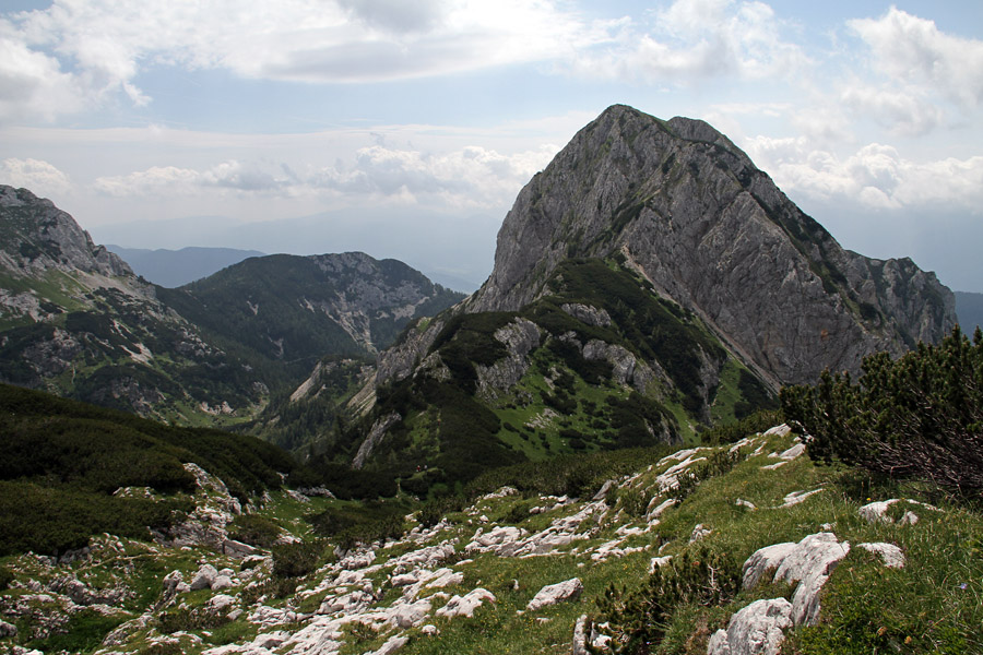 Ogradi s severa
Ogradi s poti na Debeli vrh.
Ključne besede: ogradi