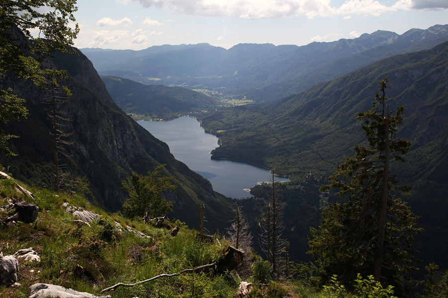 Z Jagrove skale II.
Razgled na bohinjsko jezero z Jagrovih skal.
Ključne besede: jagrove skale bohinjsko jezero črno jezero komna