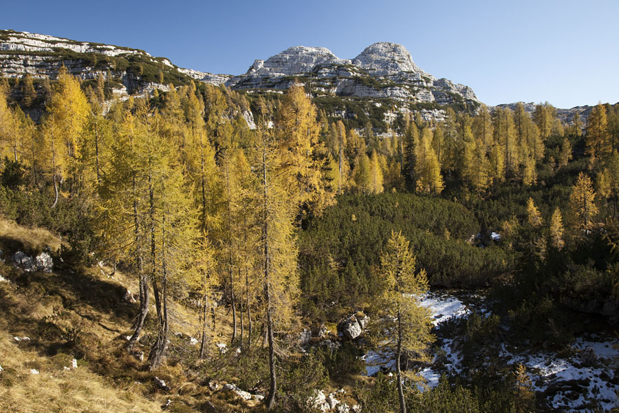 Proti Kalu II.
S poti Velika vrata - planina Za Skalo.
Ključne besede: kal