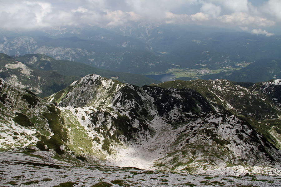 Pogled v Dole
Dole - današnji pristop na Rodico.
Ključne besede: rodica špik dole bohinj jezero