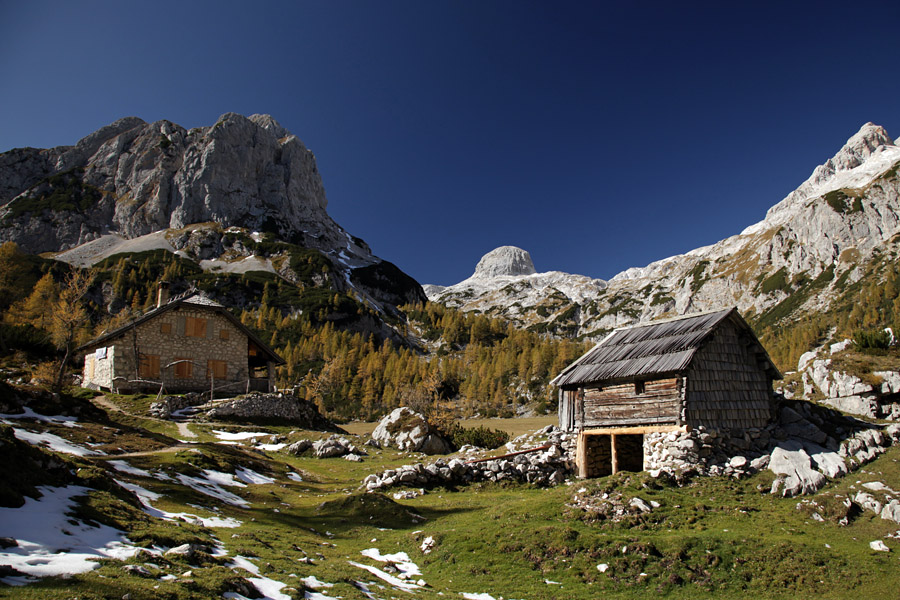 Planina Velo polje
Na planini Velo polje. Mišelj vrh in Šmarjetna glava.
Ključne besede: velo polje mišelj vrh šmarjetna glava