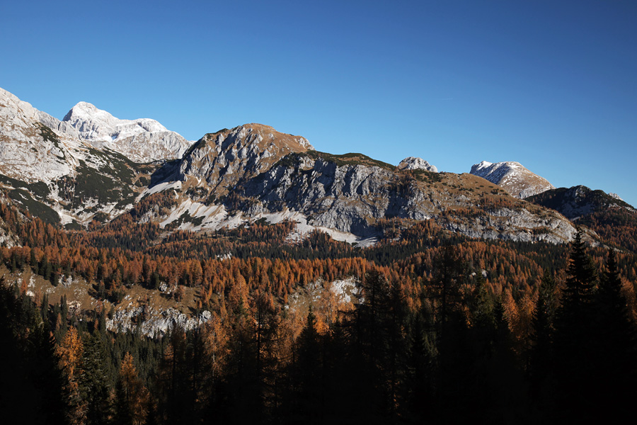 Triglav, Ogradi in Tosc
Triglav, Ogradi in Tosc s planine Viševnik.
Ključne besede: planina viševnik triglav ogradi tosc