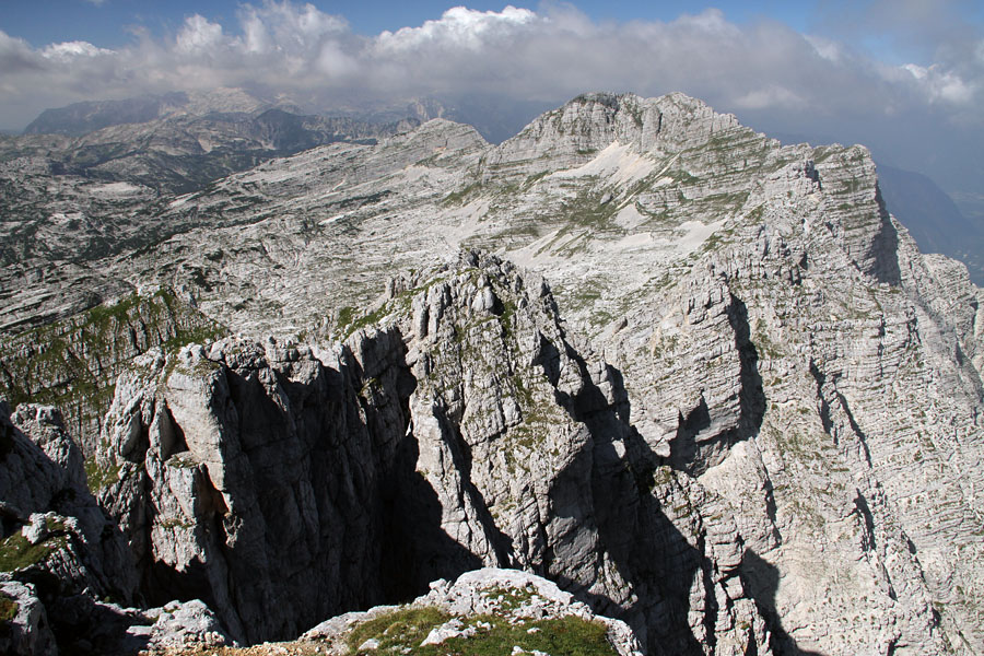 Vrh Labrja, Plaski Vogel, Vršac in Čelo
Pogled z Velikega špičja na zahod proti Vrhu Labrja, Plaskemu Voglu, Vršacu in Čelu.
Ključne besede: veliko lepo špičje vrh labrja plaski vogel vršac čelo