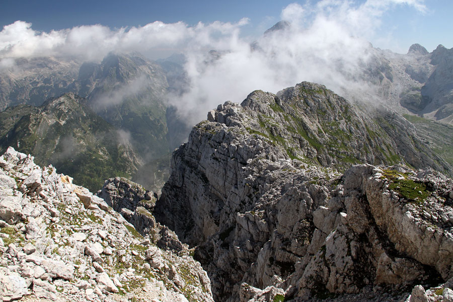 Meglice III.
Meglice so zastirale razgled na Triglav. Z Velikega špičja.
Ključne besede: veliko špičje triglav