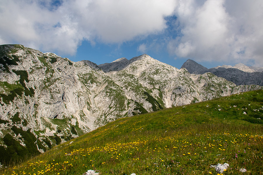 S Slatne
S Slatne.Zadaj del Voglov.
Ključne besede: slatna vogli